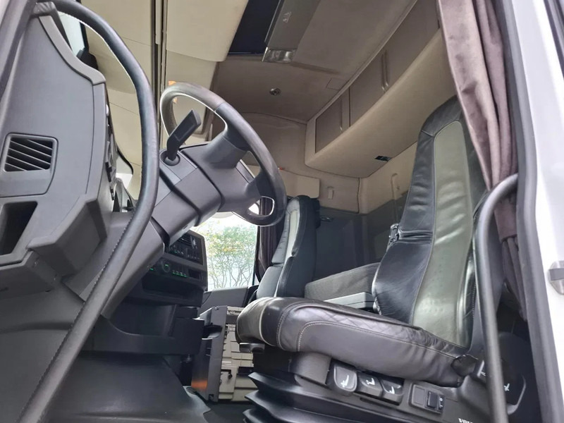 Tractor unit Volvo FH4-460 / CLEAN NL TRUCK / VEB+ / ADR / ACC / LWDS / DAS / DOUBLE TANK / LEATHER / FRIDGE / ALCOA / EURO-6 / 2016: picture 11 Tractor unit Volvo FH4-460 / CLEAN NL TRUCK / VEB+ / ADR / ACC / LWDS / DAS / DOUBLE TANK / LEATHER / FRIDGE / ALCOA / EURO-6 / 2016: picture 11