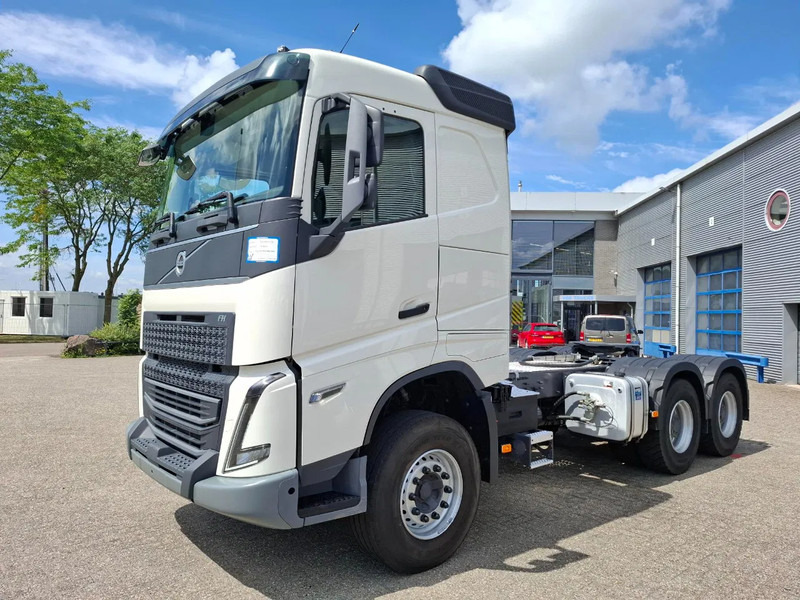 Volvo FH5-500 / 6X4 / RETARDER / HYDRAULICS / ONLY:46190 KM / BIG AXLE / VEB+ / ACC / LWDS / TOP CONDITION / AUTOMATIC / EURO-6 / 2023 - Tractor unit: picture 1 Volvo FH5-500 / 6X4 / RETARDER / HYDRAULICS / ONLY:46190 KM / BIG AXLE / VEB+ / ACC / LWDS / TOP CONDITION / AUTOMATIC / EURO-6 / 2023 - Tractor unit: picture 1