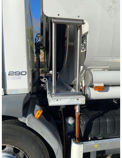 Tank truck Volvo FL7-290 / 5 COMPARTIMENTS / 13000 LITER TOTAL / PUMP / AUTOMATIC / EURO-5 / 2009: picture 18 Tank truck Volvo FL7-290 / 5 COMPARTIMENTS / 13000 LITER TOTAL / PUMP / AUTOMATIC / EURO-5 / 2009: picture 18