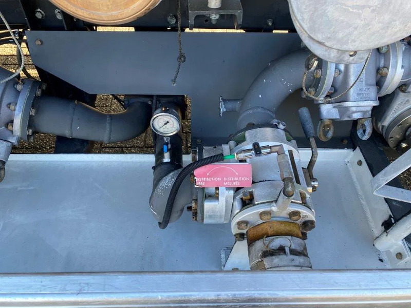 Tank truck Volvo FL7-290 / 5 COMPARTIMENTS / 13000 LITER TOTAL / PUMP / AUTOMATIC / EURO-5 / 2009: picture 11 Tank truck Volvo FL7-290 / 5 COMPARTIMENTS / 13000 LITER TOTAL / PUMP / AUTOMATIC / EURO-5 / 2009: picture 11