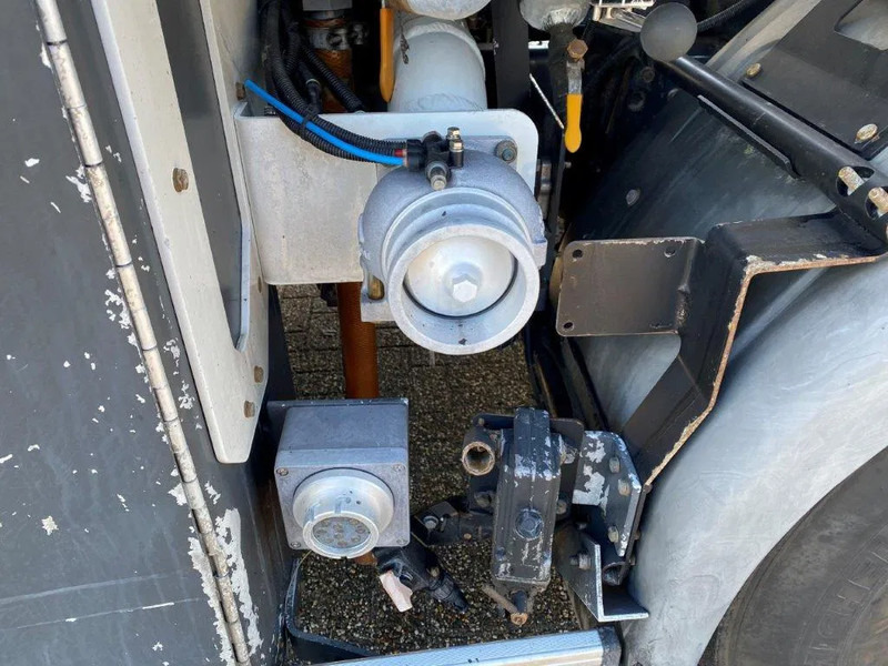 Tank truck Volvo FL7-290 / 5 COMPARTIMENTS / 13000 LITER TOTAL / PUMP / AUTOMATIC / EURO-5 / 2009: picture 14 Tank truck Volvo FL7-290 / 5 COMPARTIMENTS / 13000 LITER TOTAL / PUMP / AUTOMATIC / EURO-5 / 2009: picture 14