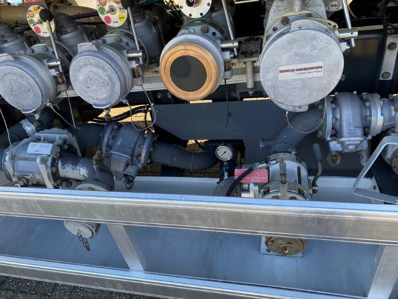 Tank truck Volvo FL7-290 / 5 COMPARTIMENTS / 13000 LITER TOTAL / PUMP / AUTOMATIC / EURO-5 / 2009: picture 10 Tank truck Volvo FL7-290 / 5 COMPARTIMENTS / 13000 LITER TOTAL / PUMP / AUTOMATIC / EURO-5 / 2009: picture 10