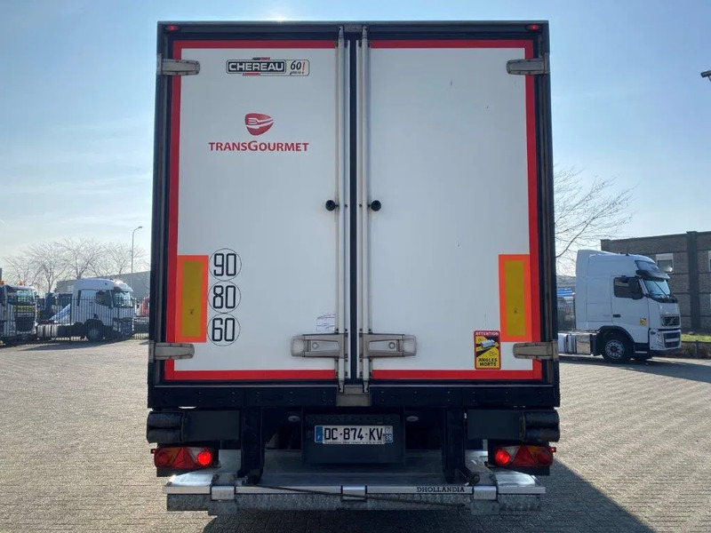 Volvo FM4-420 / COMPLETE COOL+FREEZE COMBI / CHEREAU / THROUGH-LOADING SYSTEM / 2XPLATFORM DHOLLANDIA / FREEZING LOCK / AUTOMATIC / EU - Refrigerator truck: picture 4 Volvo FM4-420 / COMPLETE COOL+FREEZE COMBI / CHEREAU / THROUGH-LOADING SYSTEM / 2XPLATFORM DHOLLANDIA / FREEZING LOCK / AUTOMATIC / EU - Refrigerator truck: picture 4