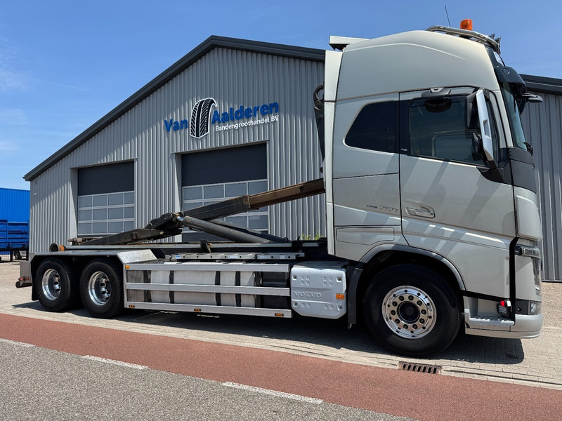 Volvo FH16 750 6x2, VDL 21 Ton Haak New Volvo Engine 760.000 km - Hook lift truck: picture 2 Volvo FH16 750 6x2, VDL 21 Ton Haak New Volvo Engine 760.000 km - Hook lift truck: picture 2