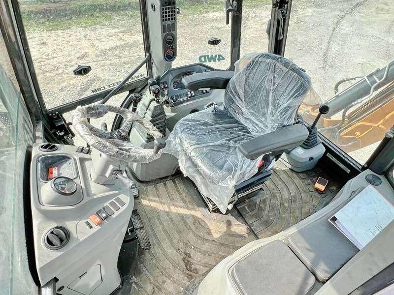Case 851FX Plus 4WD - New / Unused / Telescopic - Backhoe loader: picture 5 Case 851FX Plus 4WD - New / Unused / Telescopic - Backhoe loader: picture 5