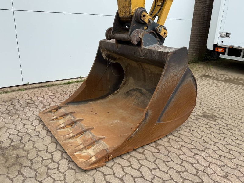 Crawler excavator Cat 323FL - German Machine / Rear + Side Camera: picture 14