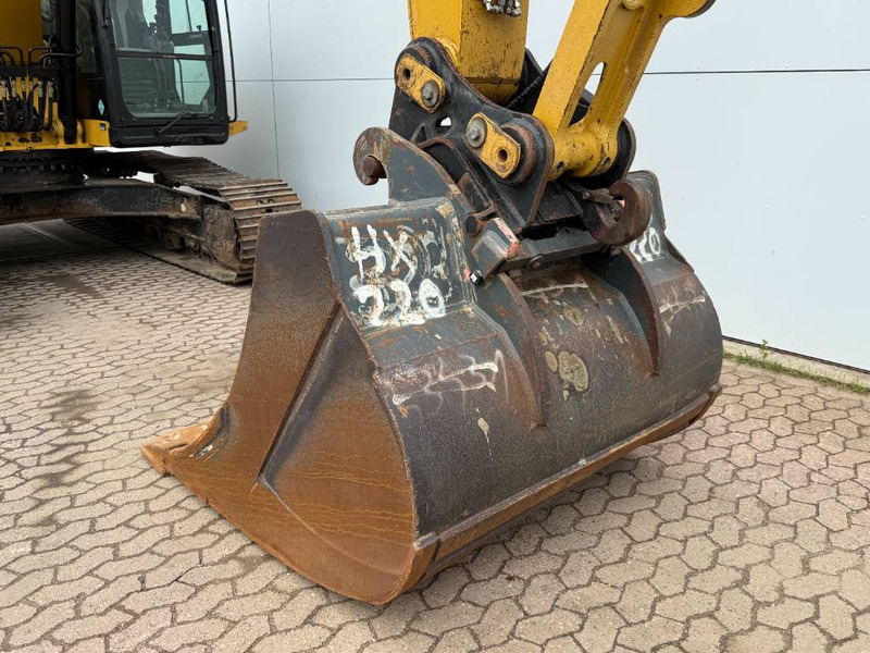 Crawler excavator Cat 323FL - German Machine / Rear + Side Camera: picture 15