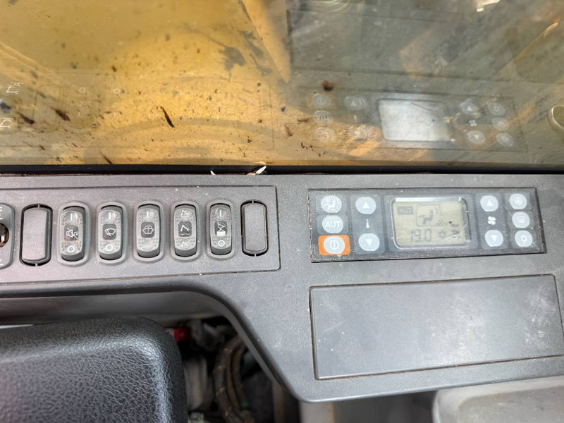Crawler excavator Cat 323FL - German Machine / Rear + Side Camera: picture 11
