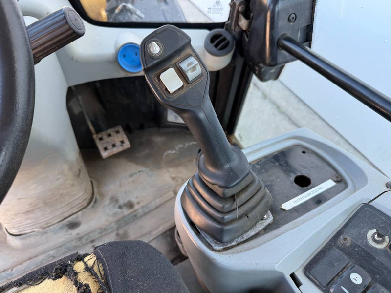 Wheel loader Cat 906H - Automatic Greasing / Quick Coupler: picture 10