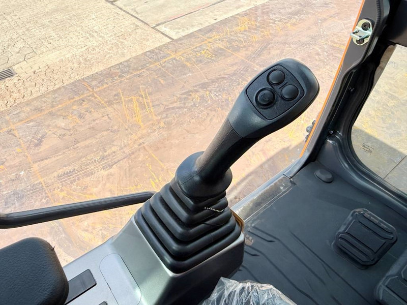 Crawler excavator Doosan Develon DX205 *2025 Model* - Unused / Hammer Lines: picture 11