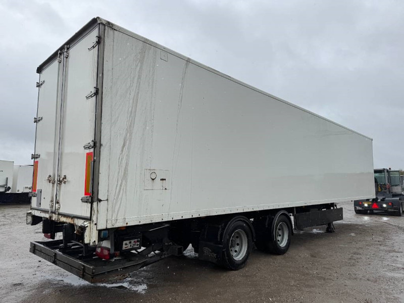 Fruehauf ONCRK 32-220 A - Taillift / Forced Steering - Closed box semi-trailer: picture 4 Fruehauf ONCRK 32-220 A - Taillift / Forced Steering - Closed box semi-trailer: picture 4