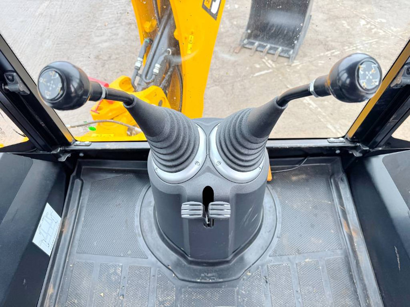New Backhoe loader JCB 3DX / 3CX Plus 4WD - New / Unused / Hammer Lines: picture 9