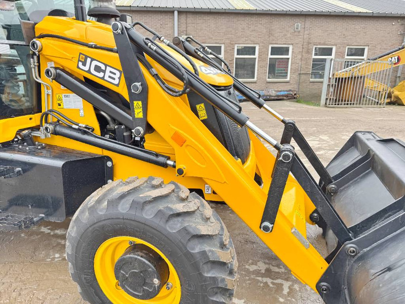 New Backhoe loader JCB 3DX / 3CX Plus 4WD - New / Unused / Hammer Lines: picture 13