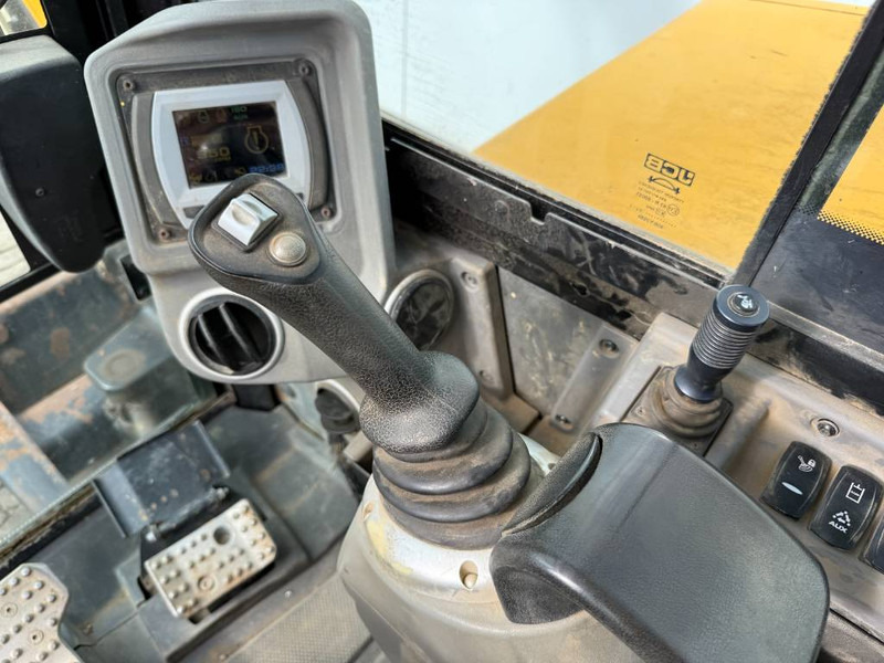 Mini excavator JCB 86C-1 - Hammer Lines / Quick Coupler: picture 10