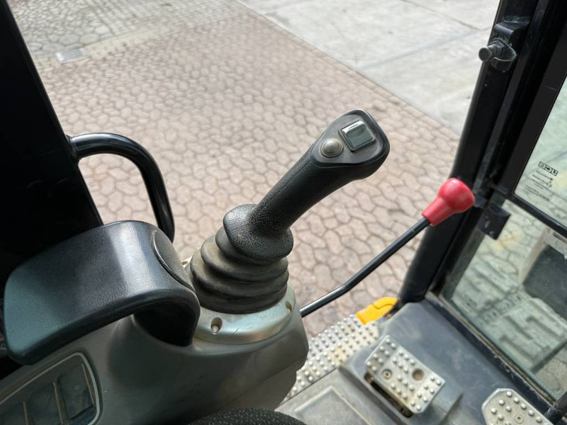 Mini excavator JCB 86C-1 - Hammer Lines / Quick Coupler: picture 9