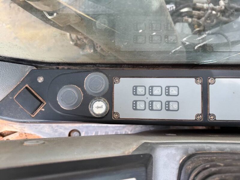 Crawler excavator Liebherr R946LC - Automatic Greasing / Rear + Side Camera: picture 13 Crawler excavator Liebherr R946LC - Automatic Greasing / Rear + Side Camera: picture 13