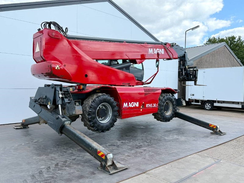 Telescopic handler MAGNI RTH5.30 - Remote Control / 4x4x4 / Airco: picture 5 Telescopic handler MAGNI RTH5.30 - Remote Control / 4x4x4 / Airco: picture 5