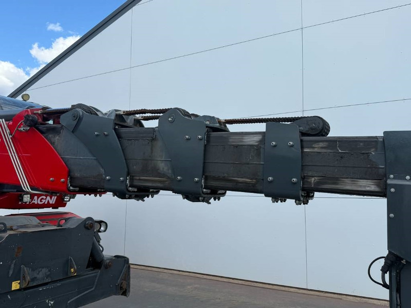 Telescopic handler MAGNI RTH5.30 - Remote Control / 4x4x4 / Airco: picture 18 Telescopic handler MAGNI RTH5.30 - Remote Control / 4x4x4 / Airco: picture 18