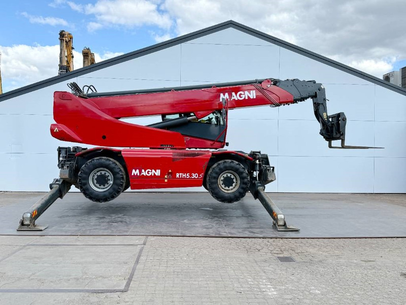 Telescopic handler MAGNI RTH5.30 - Remote Control / 4x4x4 / Airco: picture 6 Telescopic handler MAGNI RTH5.30 - Remote Control / 4x4x4 / Airco: picture 6