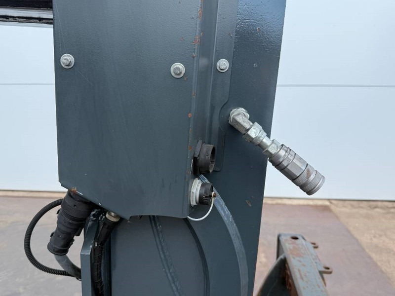 Telescopic handler MAGNI RTH5.30 - Remote Control / 4x4x4 / Airco: picture 16 Telescopic handler MAGNI RTH5.30 - Remote Control / 4x4x4 / Airco: picture 16