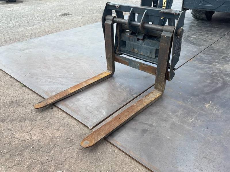 Telescopic handler MAGNI RTH5.30 - Remote Control / 4x4x4 / Airco: picture 13 Telescopic handler MAGNI RTH5.30 - Remote Control / 4x4x4 / Airco: picture 13