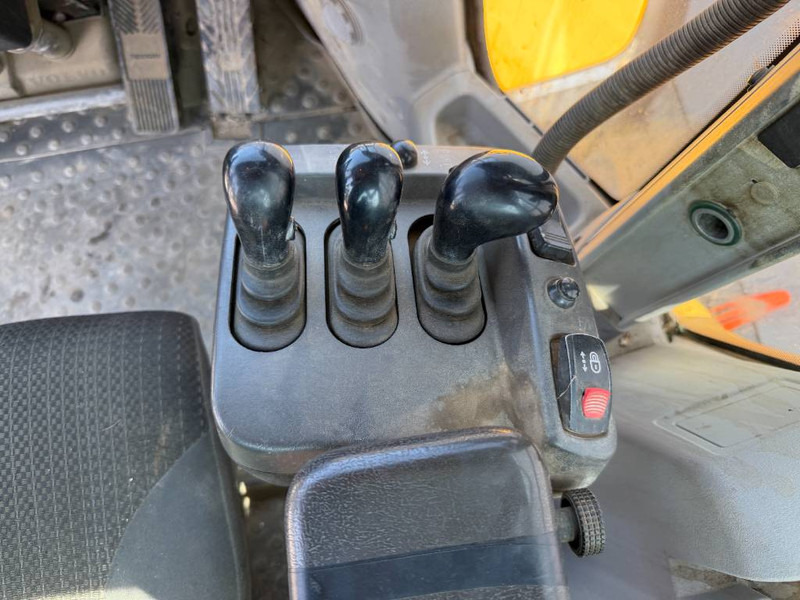 Wheel loader Volvo L220H - Bucket Included / 3rd Function: picture 10