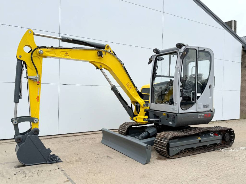 WACKER NEUSON EZ53 Zero Tail - Closed Cab / AC / Perkins Engine - Mini excavator: picture 2 WACKER NEUSON EZ53 Zero Tail - Closed Cab / AC / Perkins Engine - Mini excavator: picture 2