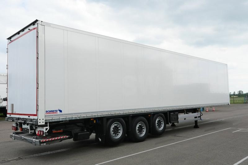 Schmitz - Closed box semi-trailer: picture 1 Schmitz - Closed box semi-trailer: picture 1
