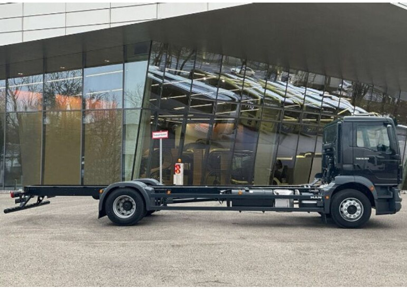 MAN TGM 18.320 - Cab chassis truck: picture 4 MAN TGM 18.320 - Cab chassis truck: picture 4