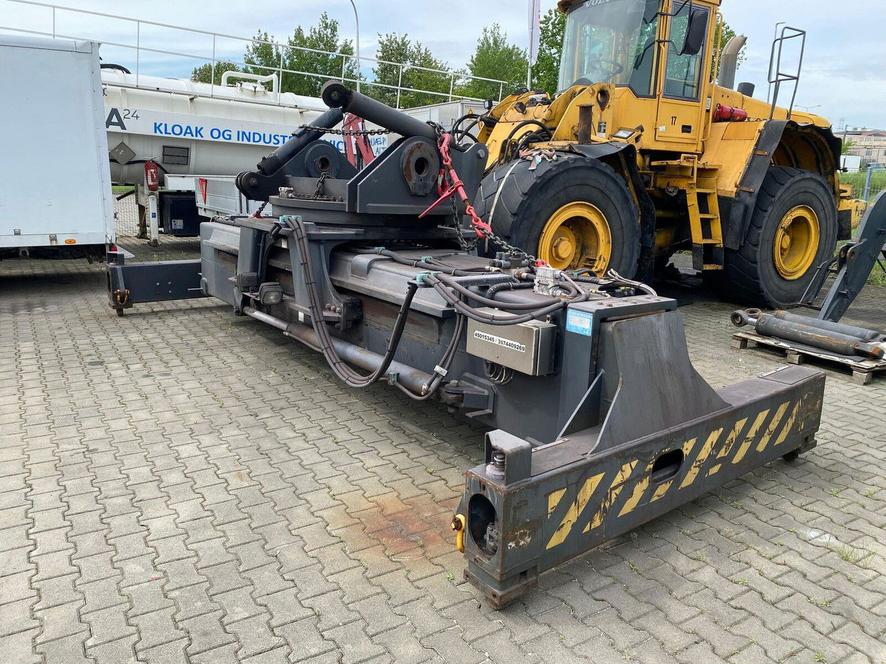 ELME Diversen 817-8787 / 45000KG / 1 Owner / Fully Functional Elme 817-8787 / 45000KG / 1 Owner / Fully Functional - Attachment for Reach stacker: picture 3 ELME Diversen 817-8787 / 45000KG / 1 Owner / Fully Functional Elme 817-8787 / 45000KG / 1 Owner / Fully Functional - Attachment for Reach stacker: picture 3