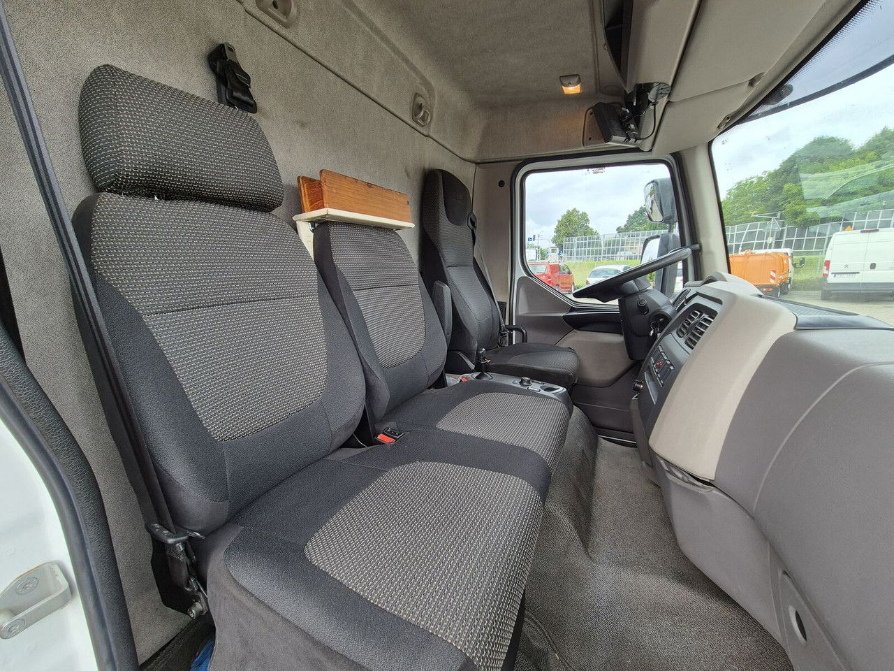 Box truck DAF LF 250 FA / Euro 6 / 18 EP / 3 Seats / 1 Owner: picture 24