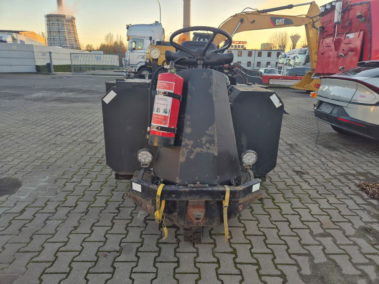 Diversen HM10HD / 1999 / 1 Owner Savalco HM10HD / 1999 / 1 Owner - Asphalt distributor: picture 3 Diversen HM10HD / 1999 / 1 Owner Savalco HM10HD / 1999 / 1 Owner - Asphalt distributor: picture 3