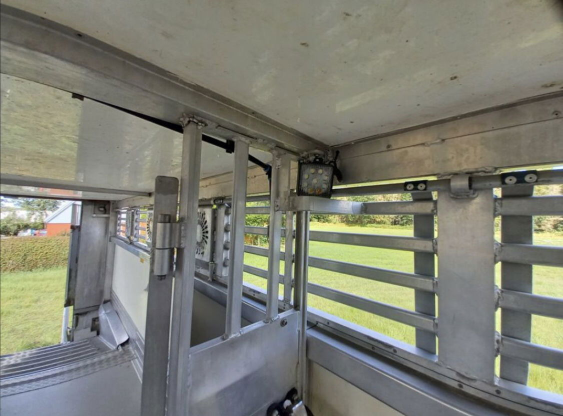 Livestock semi-trailer Gray and Adams Gadd3 / Works Great / Hydraulic / 2 Levels: picture 23