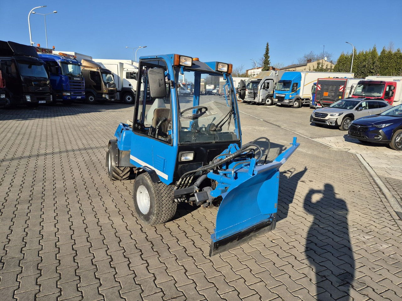 HOLDER C245 4WD / Tool carrier / Snow plow / PTO Front AN D Rear / 4X4 / - Municipal tractor: picture 5 HOLDER C245 4WD / Tool carrier / Snow plow / PTO Front AN D Rear / 4X4 / - Municipal tractor: picture 5