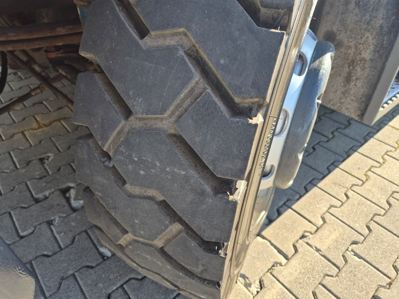 Terminal tractor KALMAR TR618i - 4X4 - LIKE NEW!: picture 18 Terminal tractor KALMAR TR618i - 4X4 - LIKE NEW!: picture 18