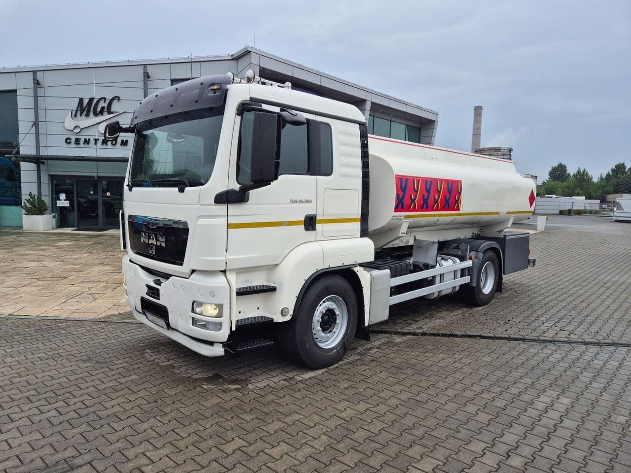 MAN TGS 18.360 OIL Transport / Good Condition - Tank truck: picture 2 MAN TGS 18.360 OIL Transport / Good Condition - Tank truck: picture 2