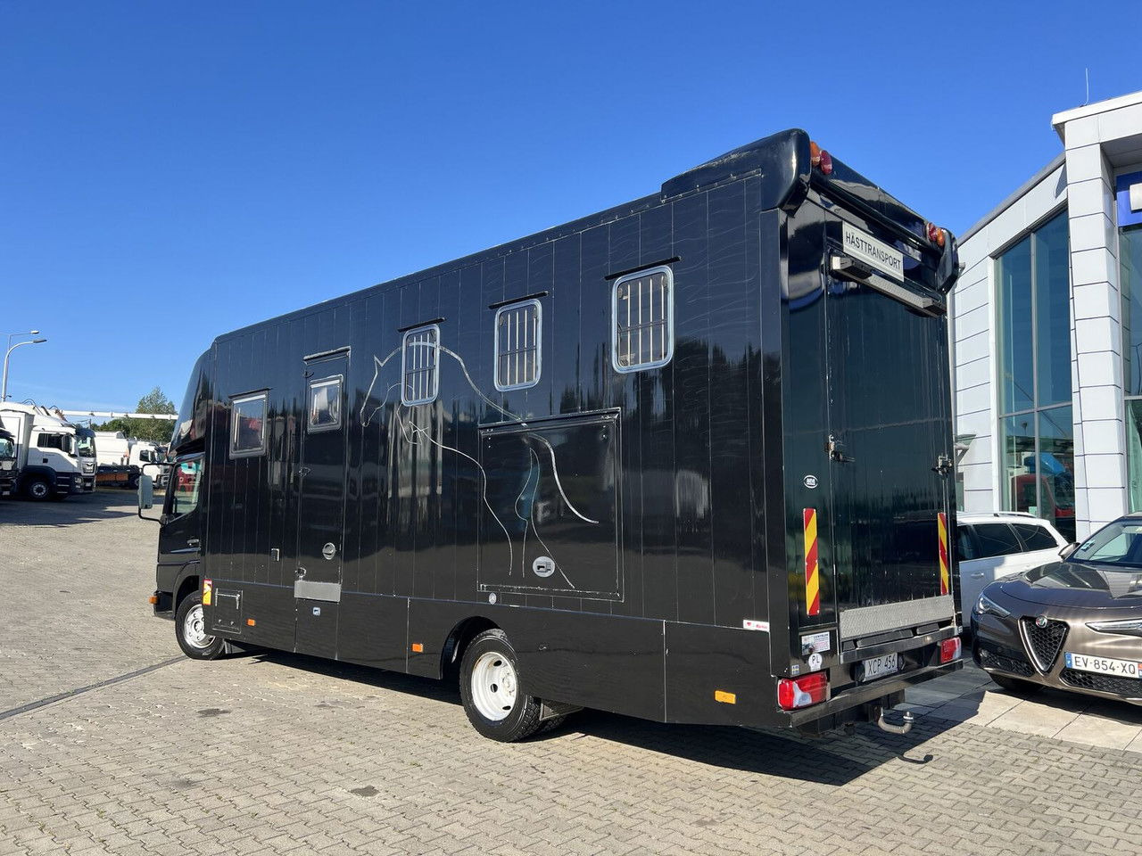 Mercedes-Benz Atego 815 For 4 horses + 3 people / like camper - Horse truck: picture 4 Mercedes-Benz Atego 815 For 4 horses + 3 people / like camper - Horse truck: picture 4