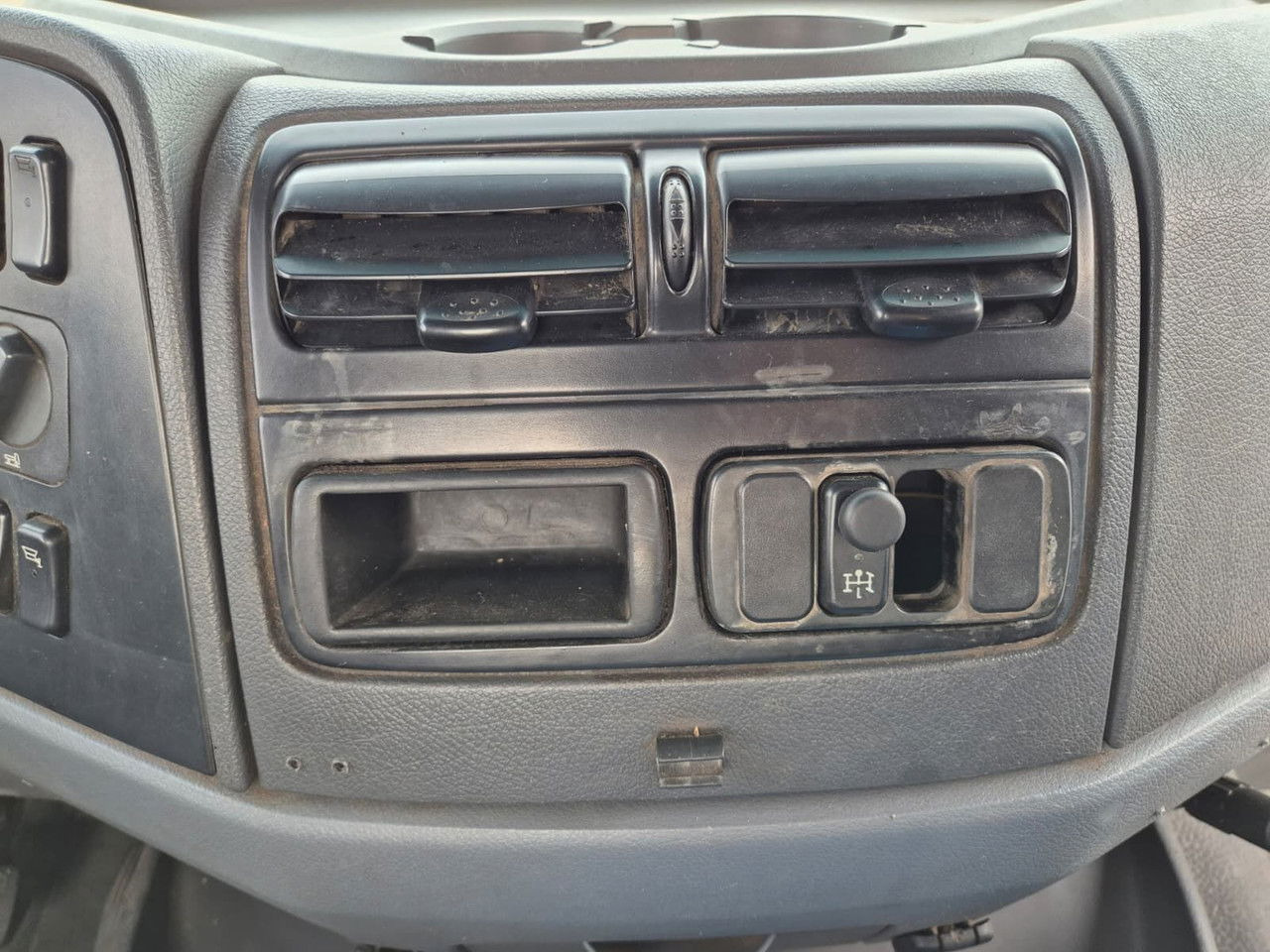 Container transporter/ Swap body truck Mercedes-Benz Axor 1833 4X4 / Serviced / Hook Hyvalift: picture 26