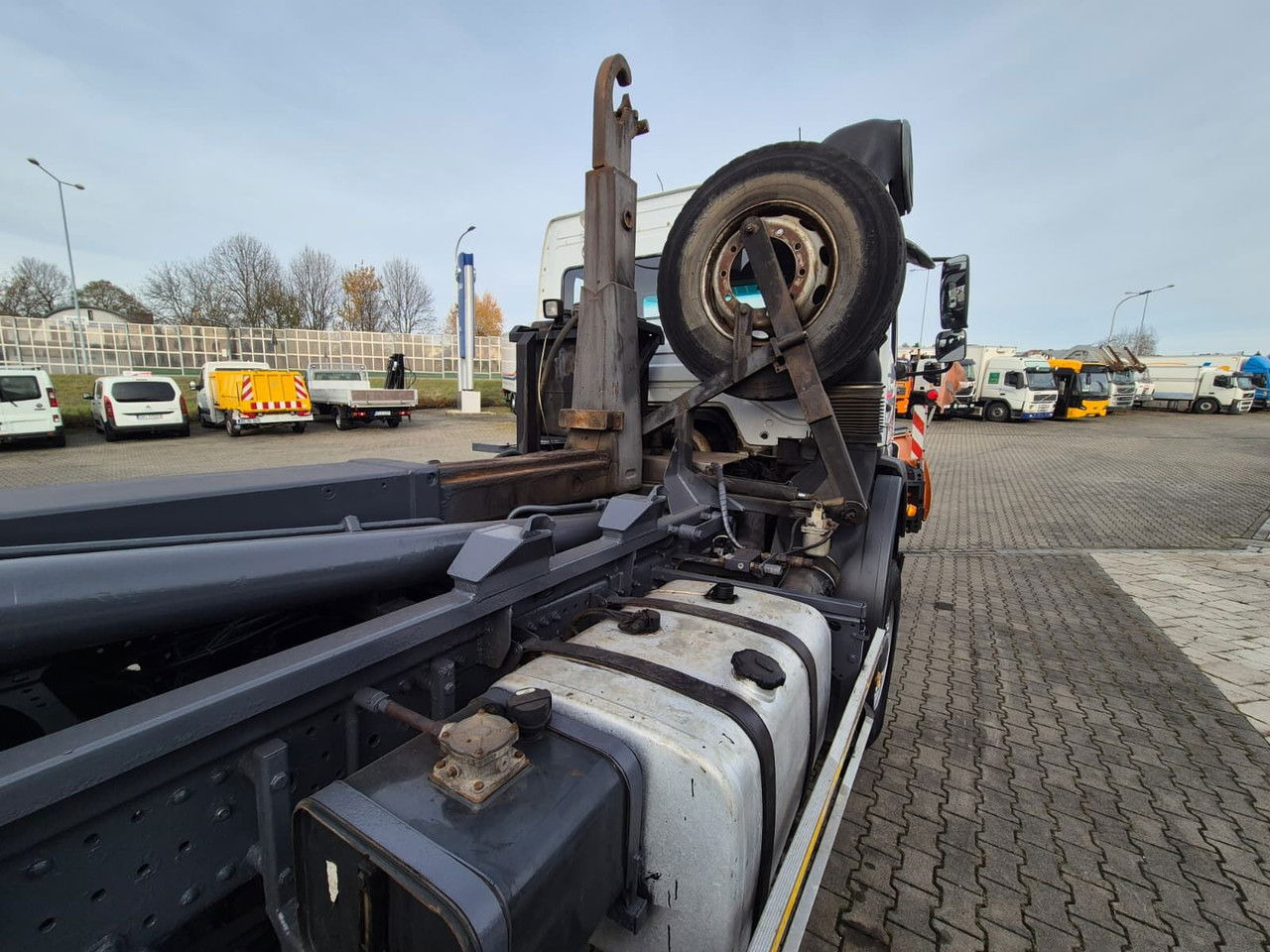 Container transporter/ Swap body truck Mercedes-Benz Axor 1833 4X4 / Serviced / Hook Hyvalift: picture 22