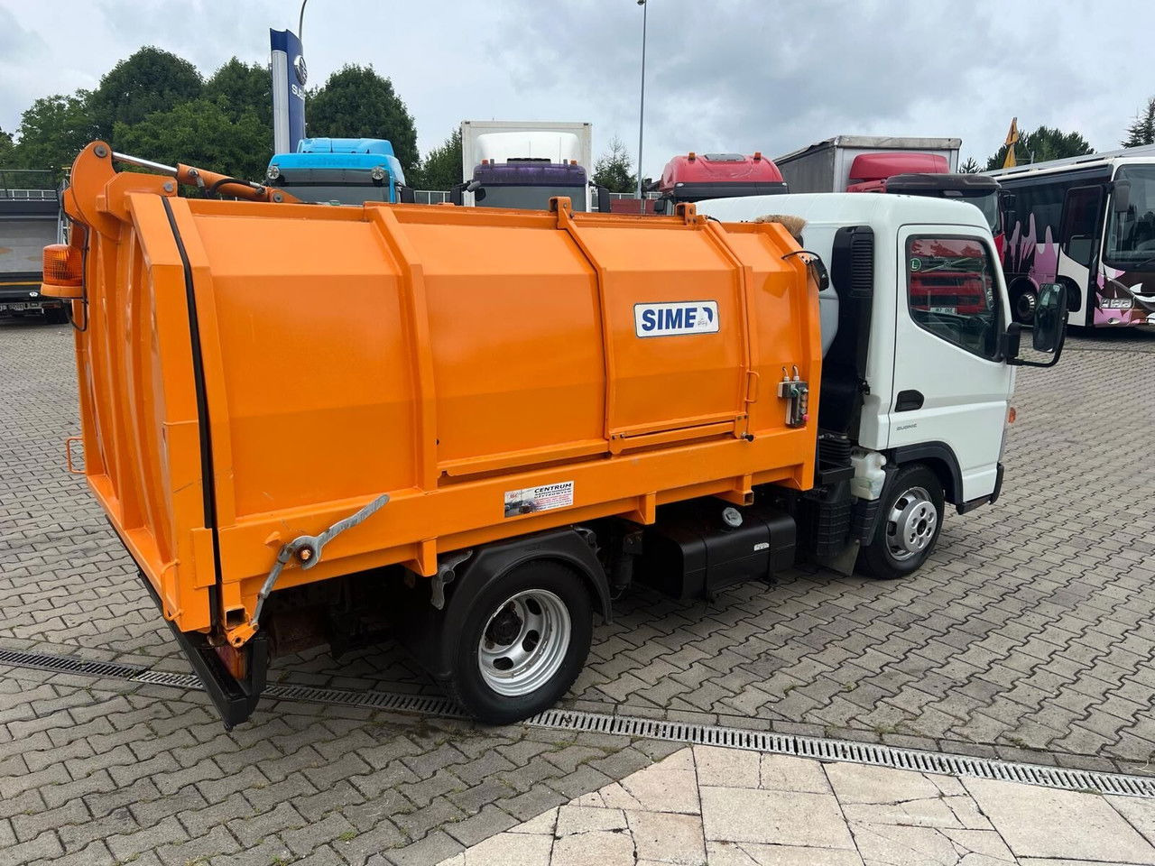 Mitsubishi Canter Fuso 3S13 AMT / Presscontainer / LOW KM / Super Condition - Garbage truck: picture 4 Mitsubishi Canter Fuso 3S13 AMT / Presscontainer / LOW KM / Super Condition - Garbage truck: picture 4