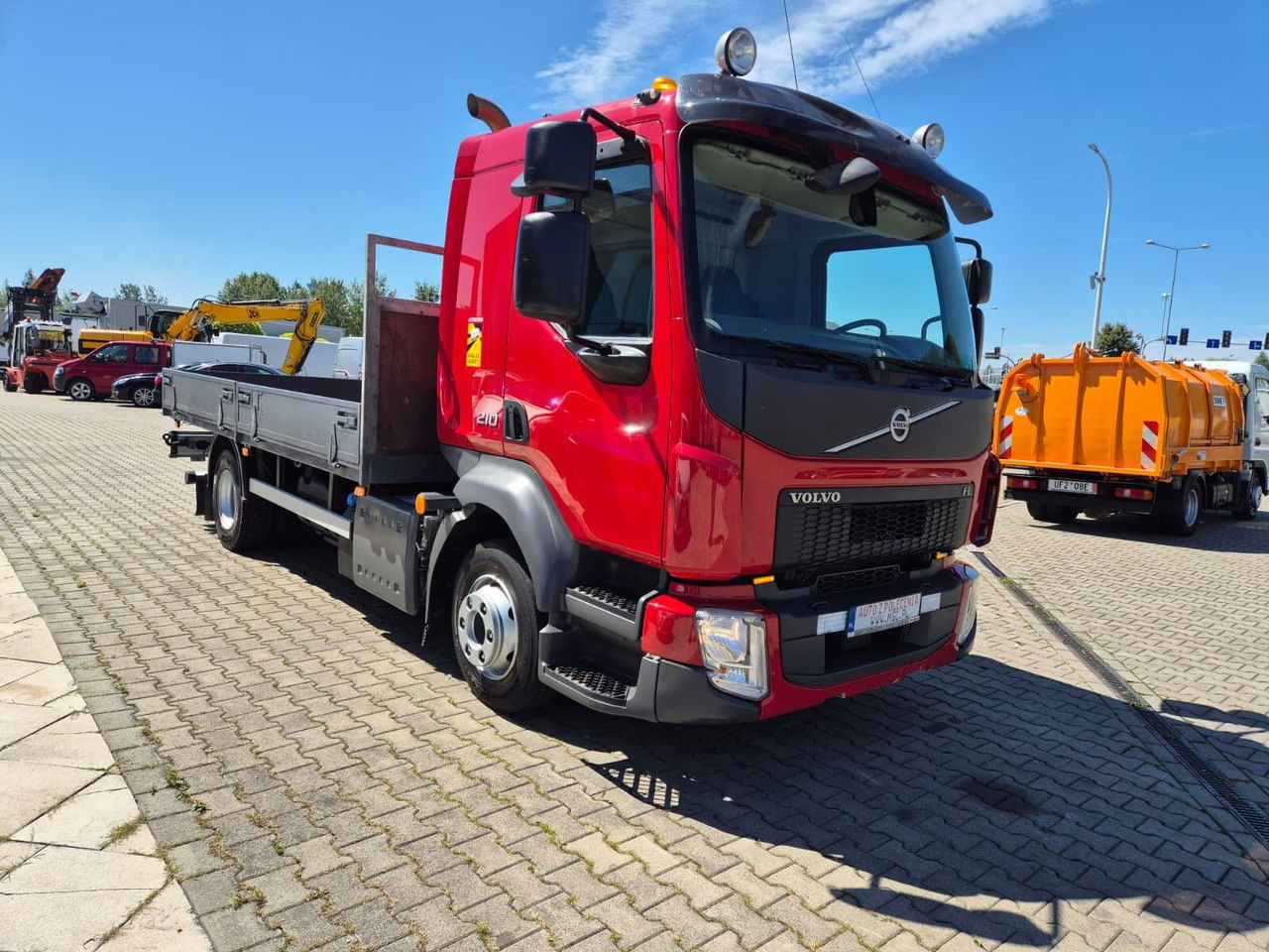 Volvo FL 210 1 Owner / LOW KM / Fassi - Dropside/ Flatbed truck, Crane truck: picture 4 Volvo FL 210 1 Owner / LOW KM / Fassi - Dropside/ Flatbed truck, Crane truck: picture 4