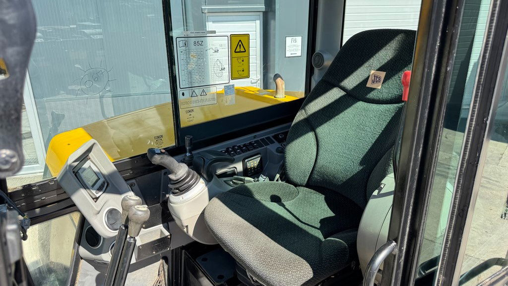 Mini excavator JCB 85Z-1 - 2018 Year - 3640 Hours: picture 8