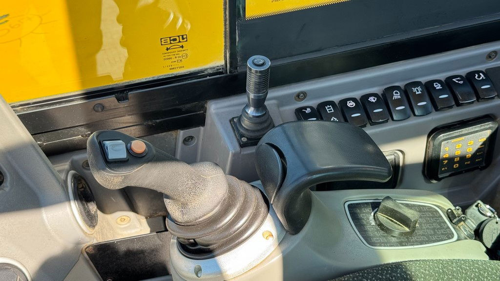 Mini excavator JCB 85Z-1 - 2018 Year - 3640 Hours: picture 9