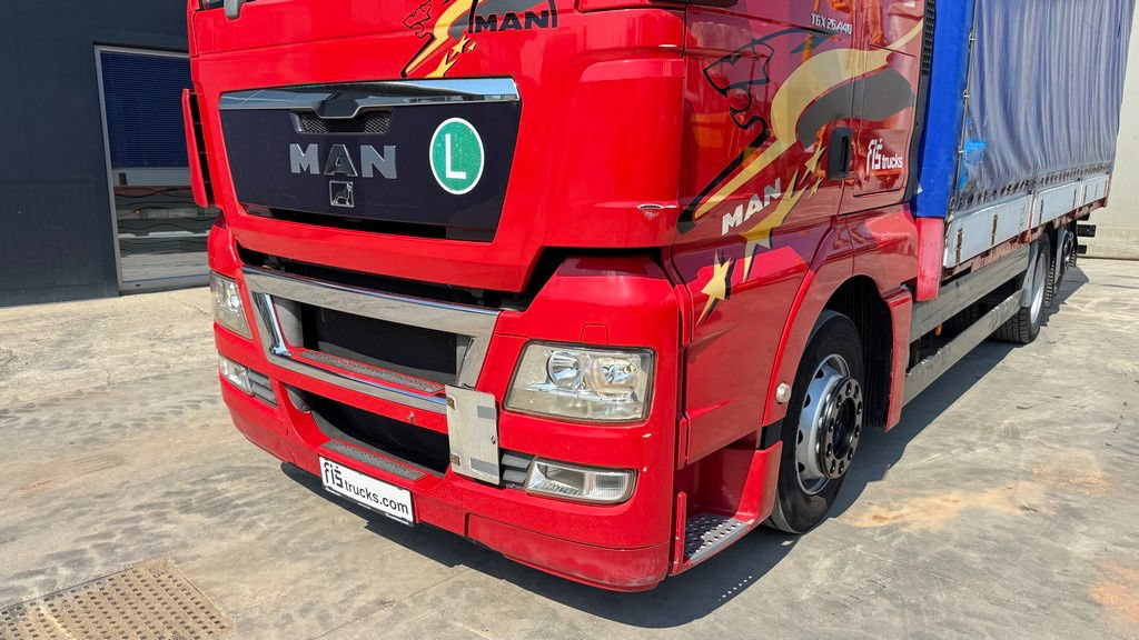 MAN TGX 26.440 6x2 box truck - retarder - lifting+steering axle - Box truck: picture 2 MAN TGX 26.440 6x2 box truck - retarder - lifting+steering axle - Box truck: picture 2