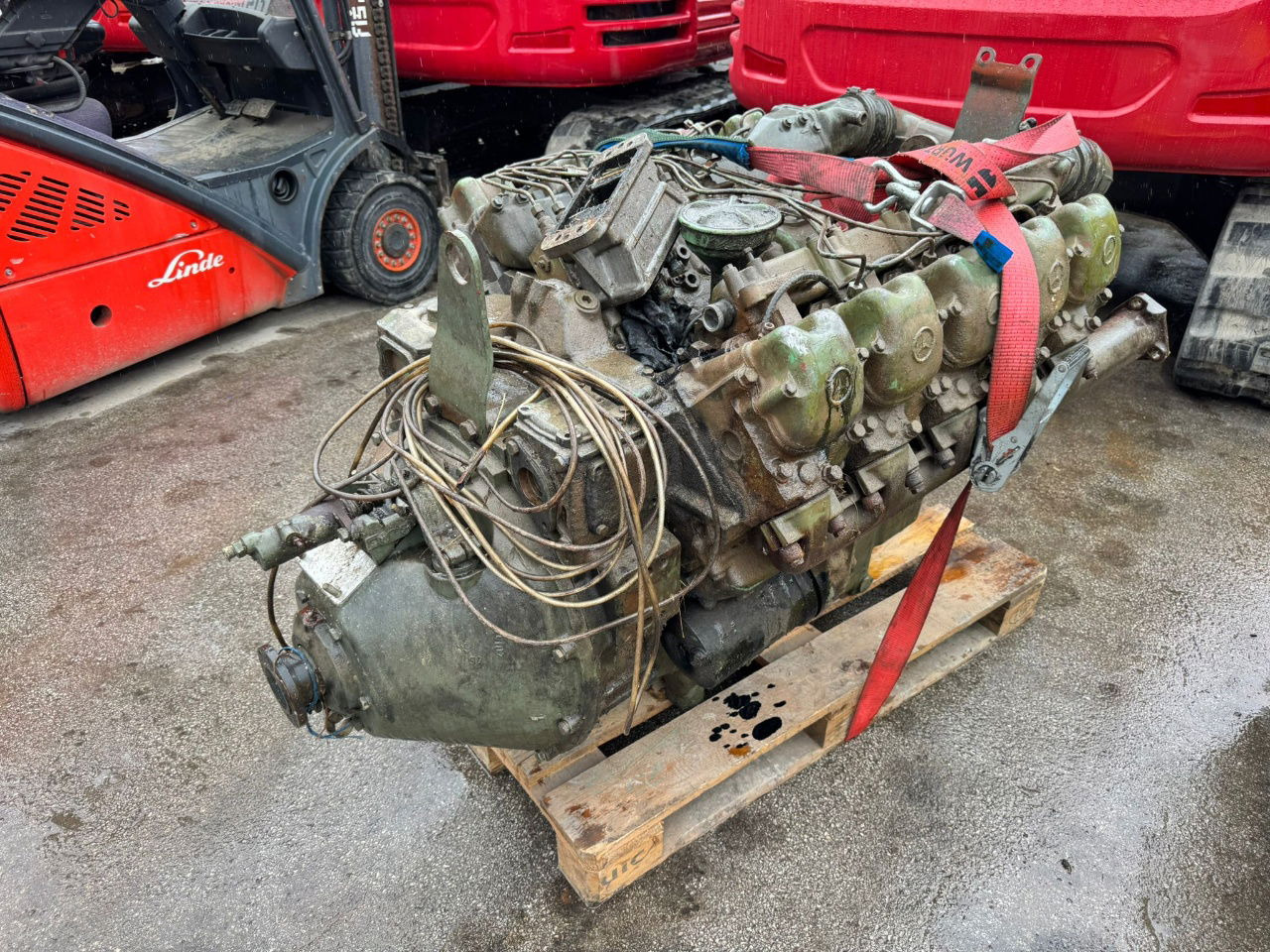 Mercedes-Benz Engine V10 - OM 403.1 - nr.2 - Engine for Truck: picture 1 Mercedes-Benz Engine V10 - OM 403.1 - nr.2 - Engine for Truck: picture 1