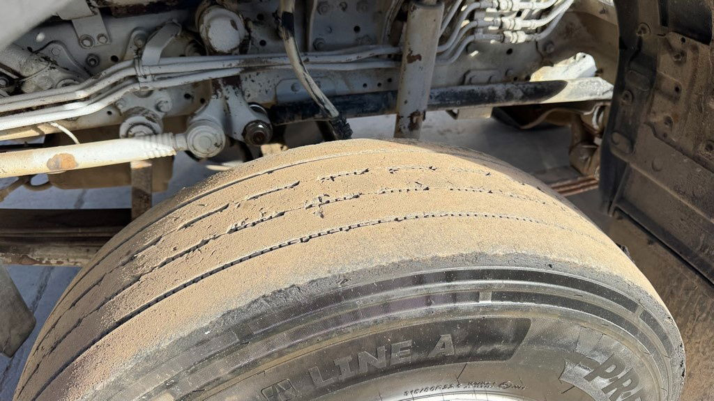 Cab chassis truck Mercedes-Benz SK 3234 8x4 chassis: picture 12