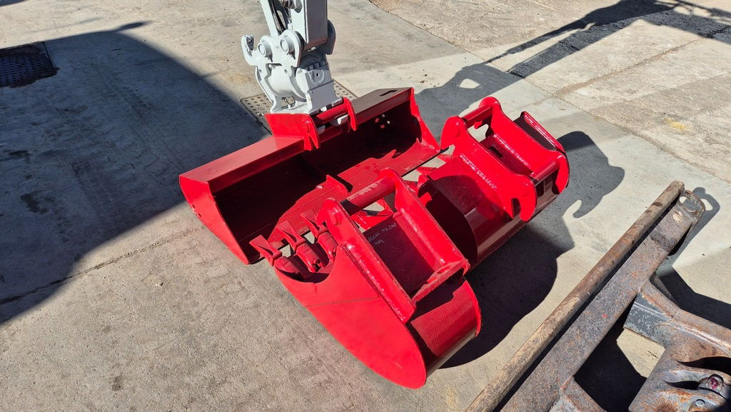 Takeuchi TB230 - Powertilt - 3X Buckets - 2017 Year - TOP Condition - Mini excavator: picture 4 Takeuchi TB230 - Powertilt - 3X Buckets - 2017 Year - TOP Condition - Mini excavator: picture 4