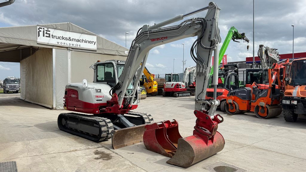 Takeuchi TB290-2 - 2022 Year - 820 Hours - Powertilt - Mini excavator: picture 2 Takeuchi TB290-2 - 2022 Year - 820 Hours - Powertilt - Mini excavator: picture 2