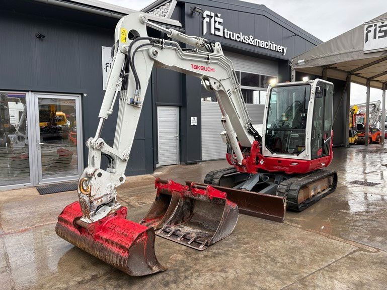 Takeuchi TB370 - Powertilt - 3X Buckets - 2021 Year - 3025 Working Hours - Mini excavator: picture 1 Takeuchi TB370 - Powertilt - 3X Buckets - 2021 Year - 3025 Working Hours - Mini excavator: picture 1