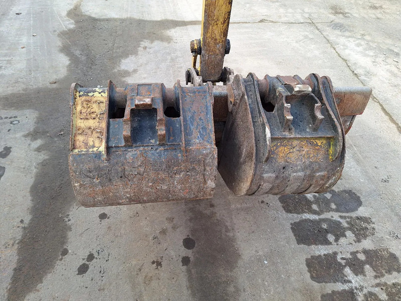 Mini excavator Caterpillar 303: picture 10